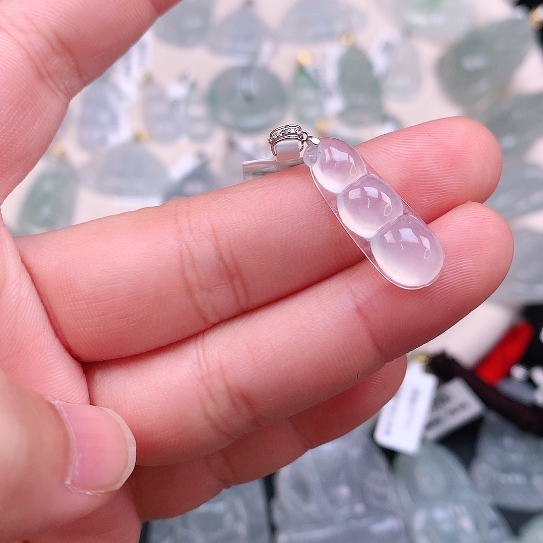 翡翠颈饰18K金镶嵌高冰豆子