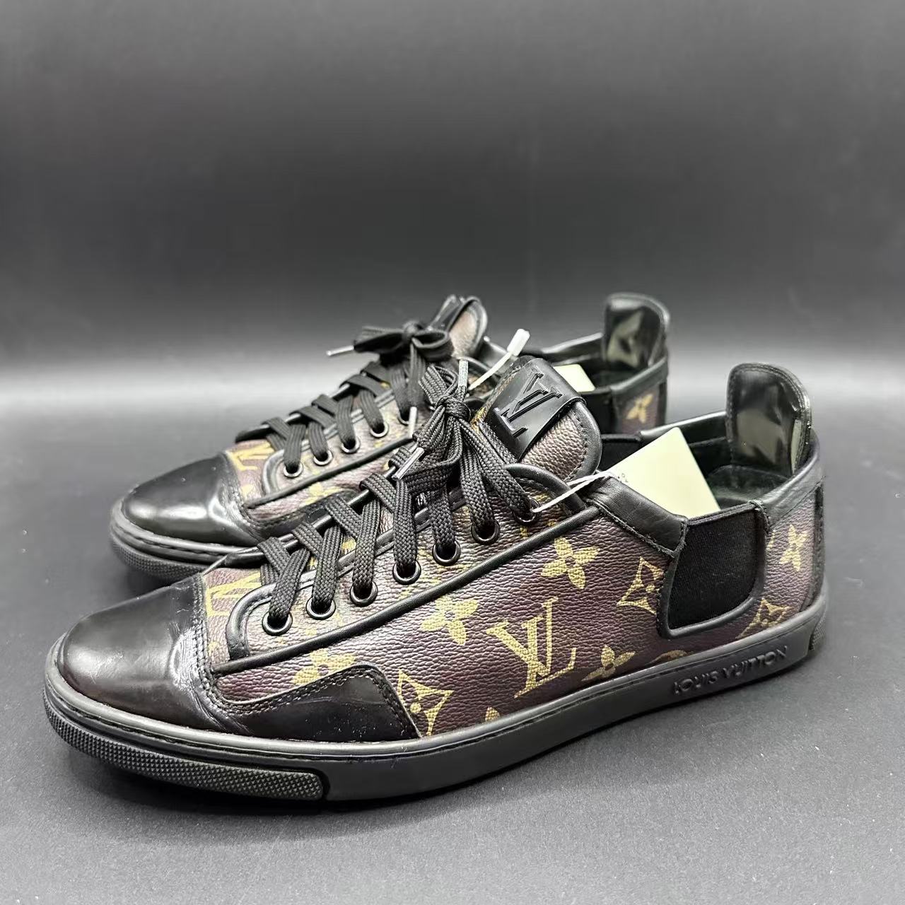 95新 LouisVuitton/路易威登 男士棕色老花满印板鞋40码 zy175