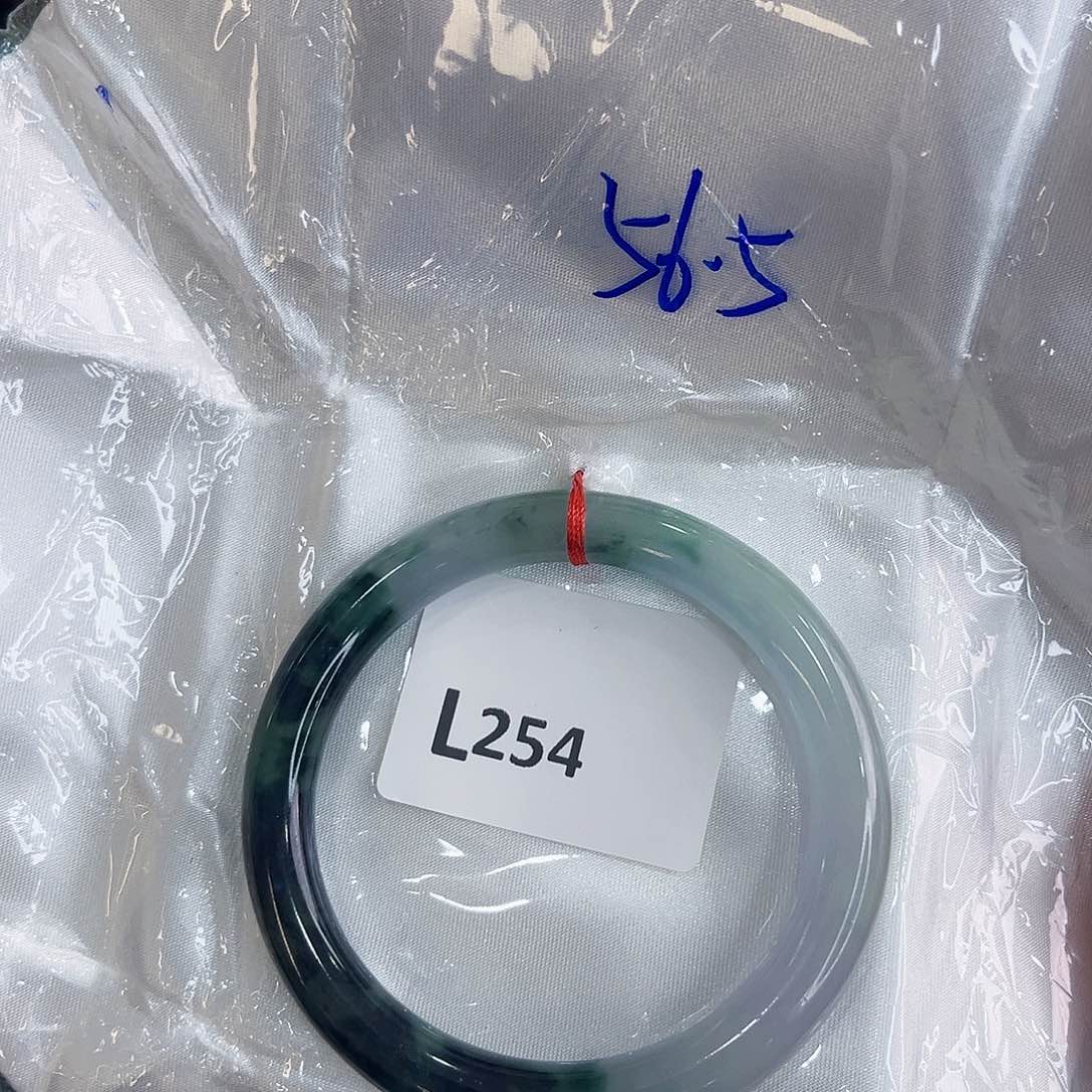 翡翠手镯未镶嵌多样性