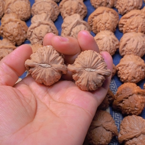 【闪购商品】吊坠文玩核桃-*I球白39