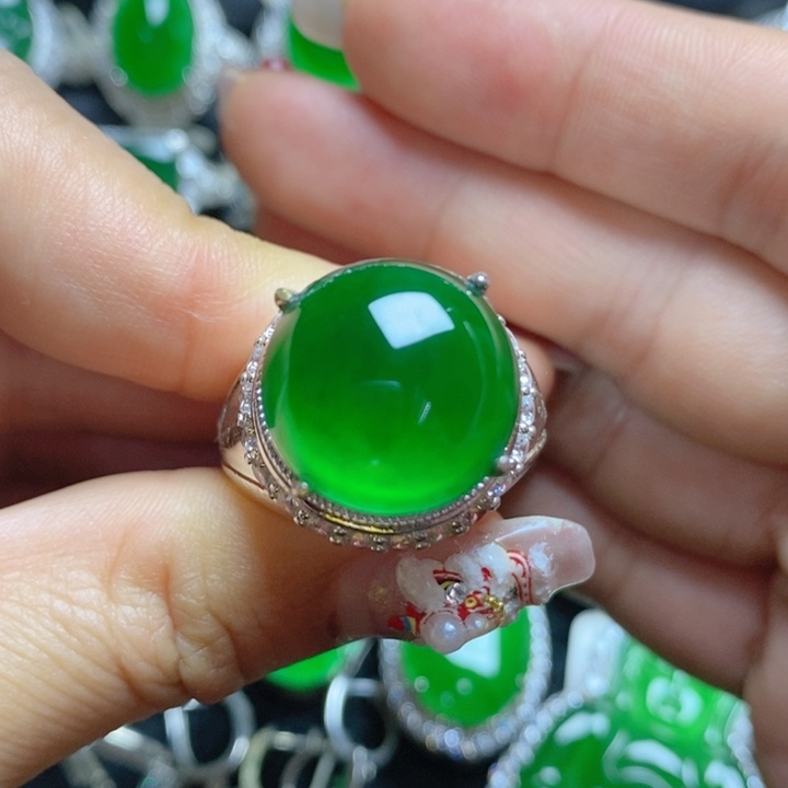 翡翠挂件未镶嵌蛋面