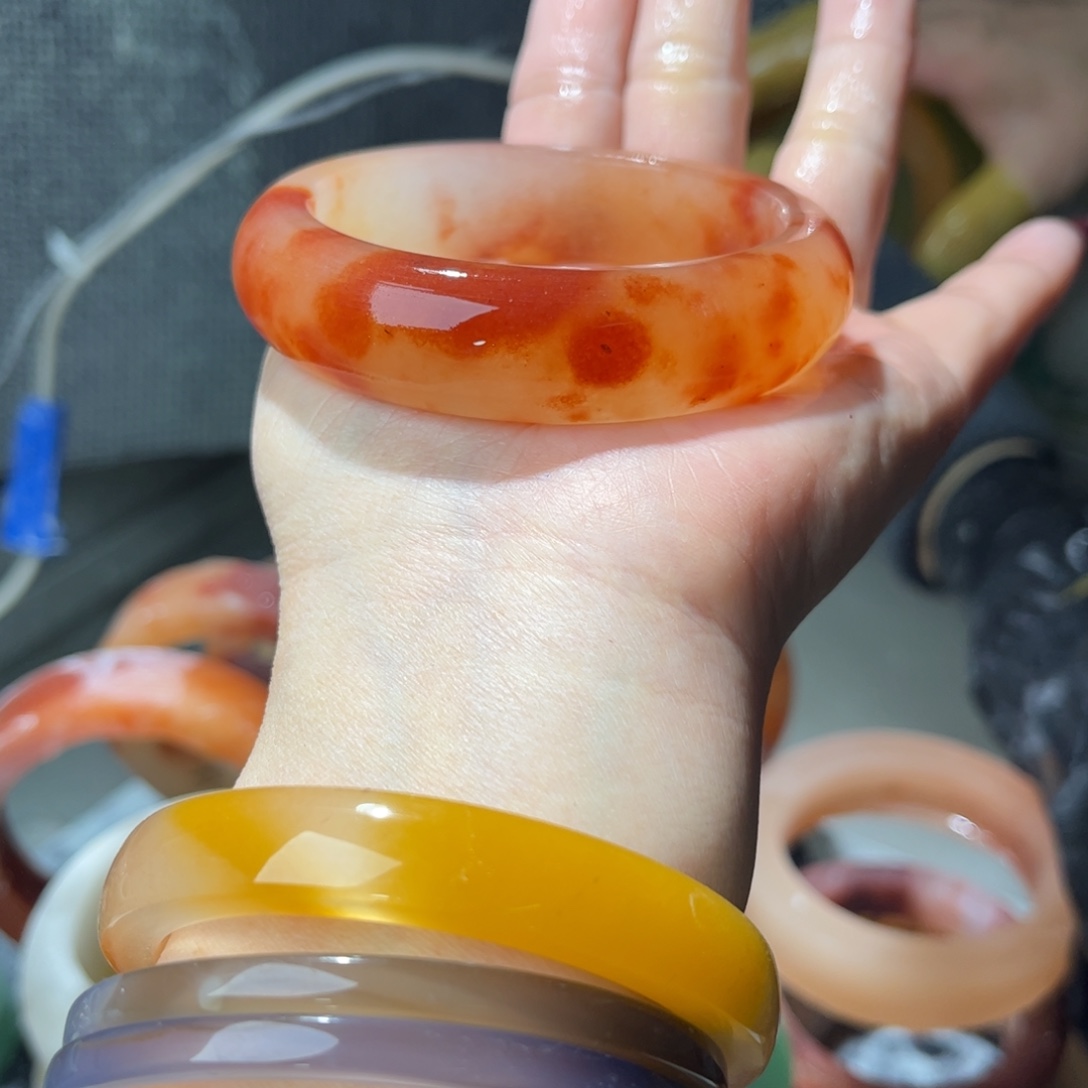 ꧁***꧂石英质玉未镶嵌手镯定制