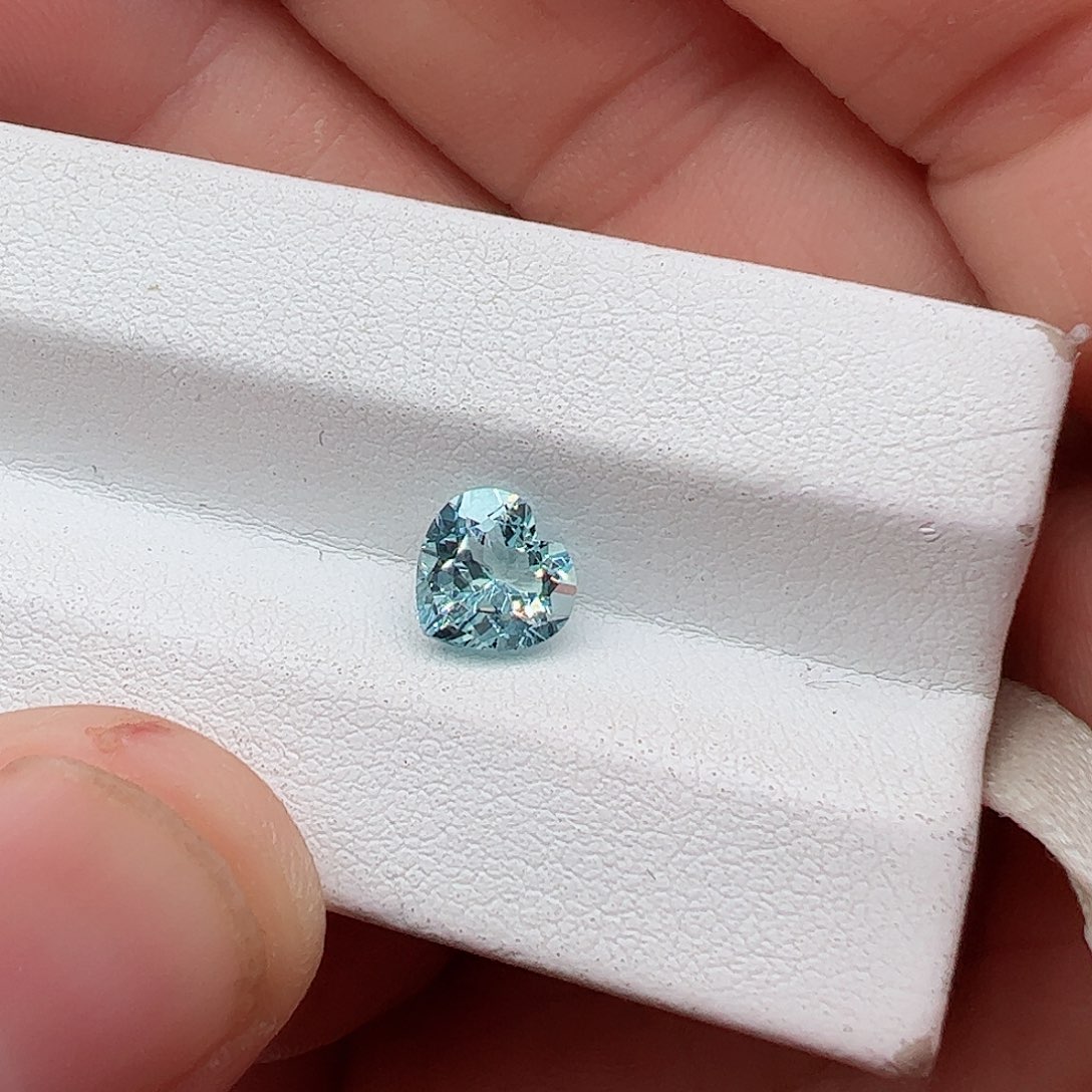 海蓝宝石裸石未镶嵌心形1.29克拉