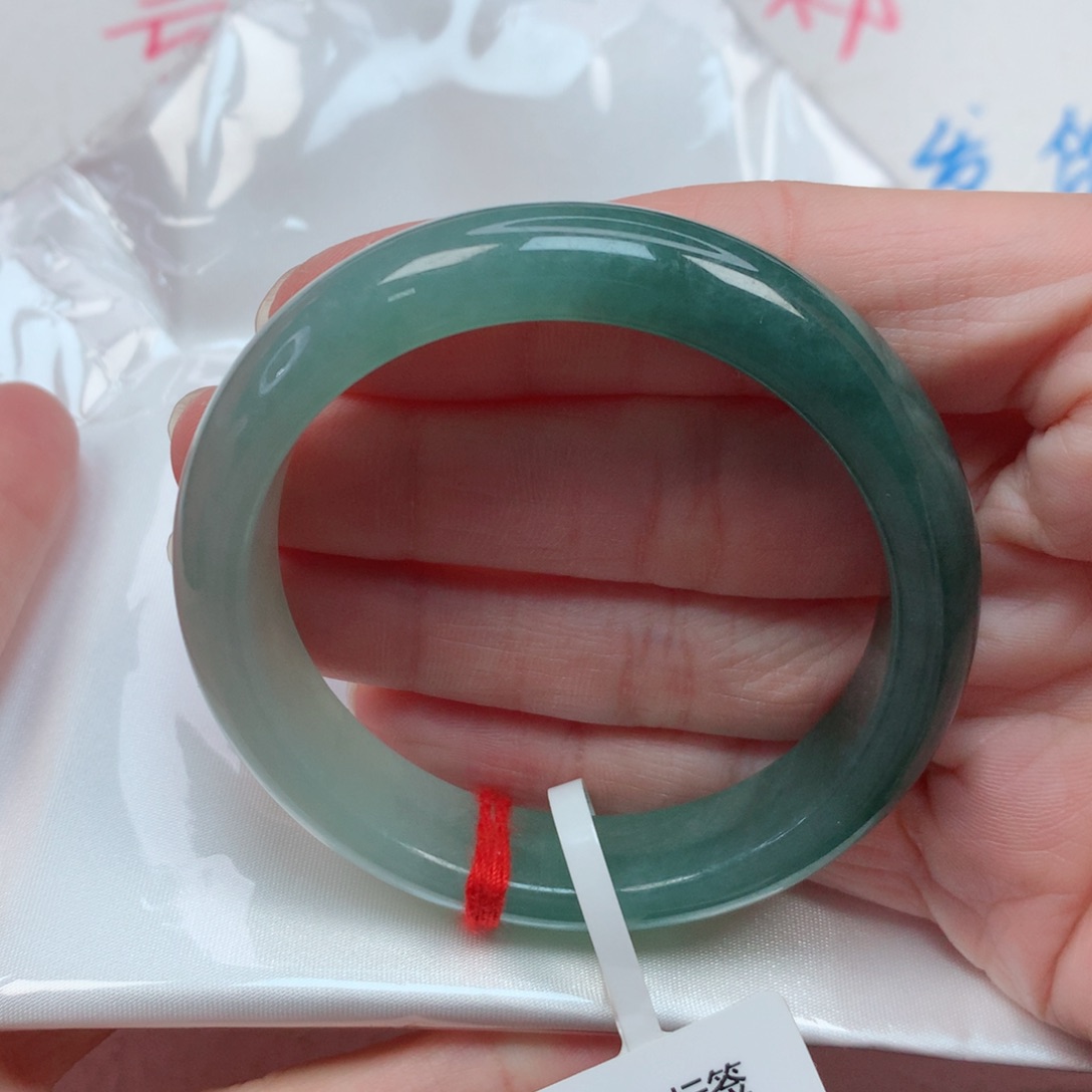 翡翠手镯未镶嵌51圈 半山水意境