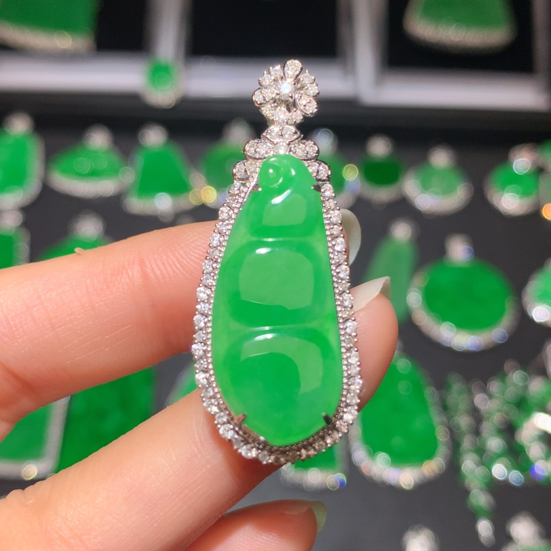 翡翠颈饰18K金镶嵌翡翠