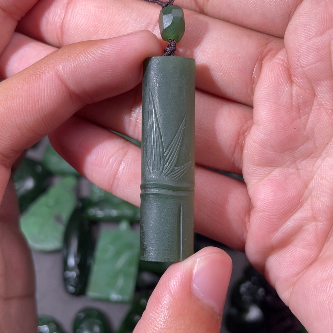 和田玉（碧玉）未镶嵌颈饰定制