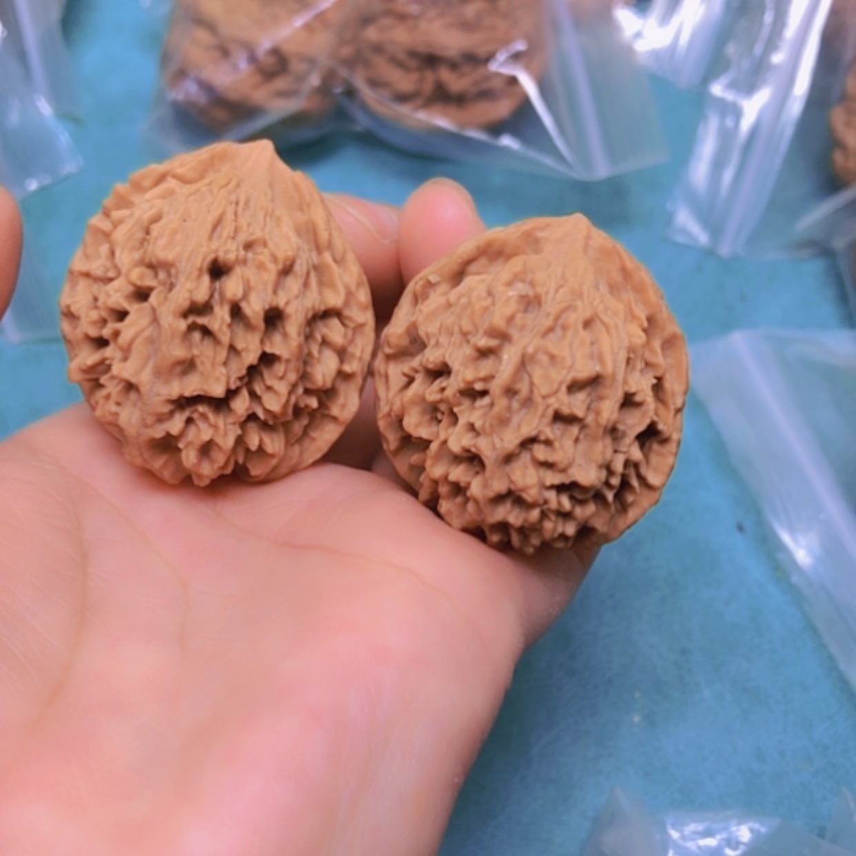 【闪购商品】摆件核桃36.5皇冠狮子头磕边