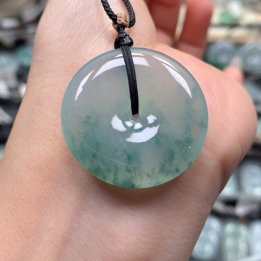 翡翠颈饰未镶嵌扣子