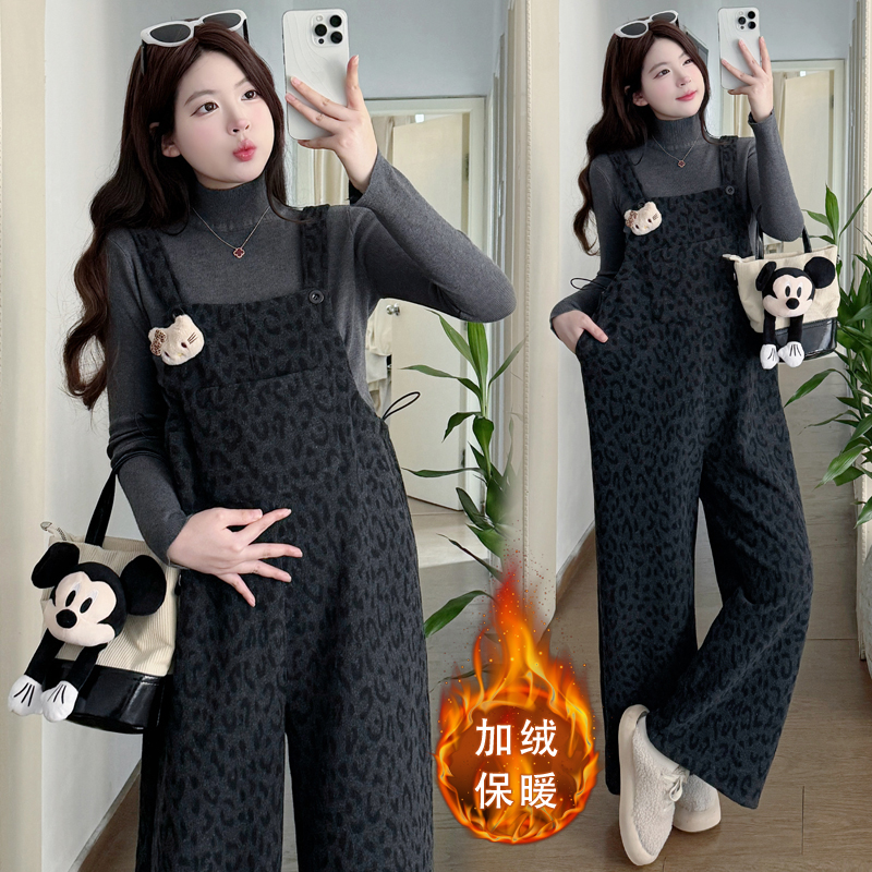 【嗒嗒】孕妇冬新款豹纹可拆萌小猫加绒背带裤洋气+针织上衣套装