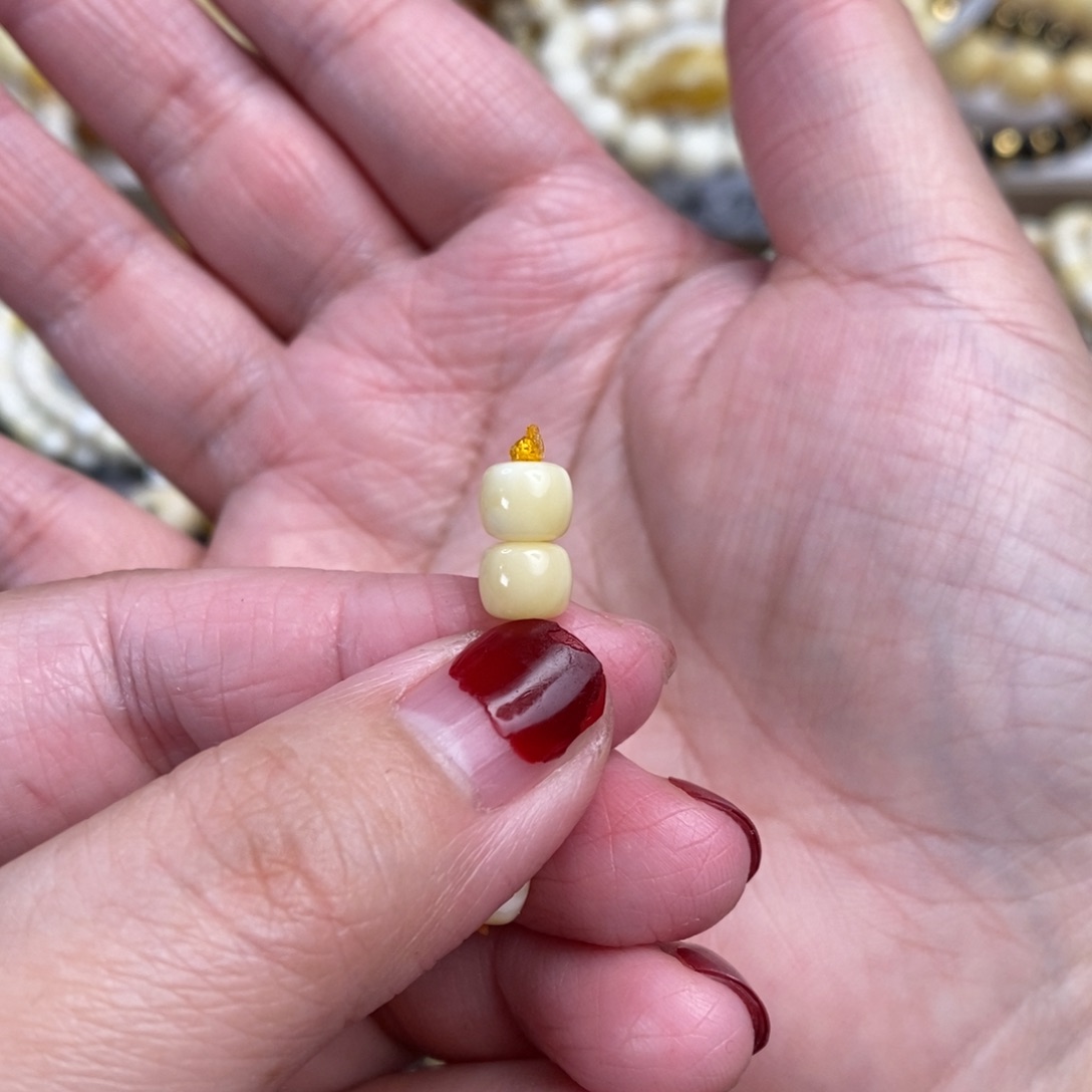 琥珀裸石未镶嵌阿尔卑斯奶白对珠6.6