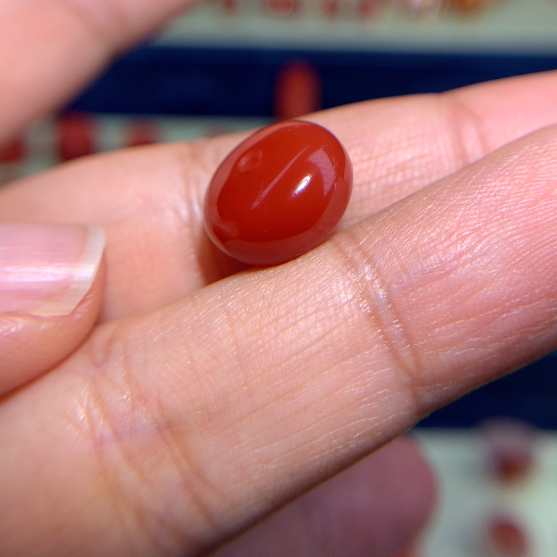 南红玛瑙扣子12.6×7.6未镶嵌微微沙带 瓦西牛血