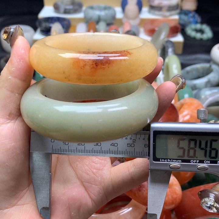 未镶嵌手镯石英质玉