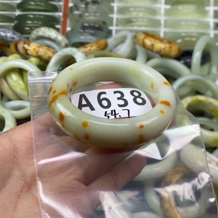 平***招蛇纹石玉未镶嵌手镯