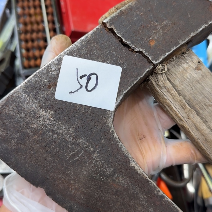 正***里家用五金工具一个