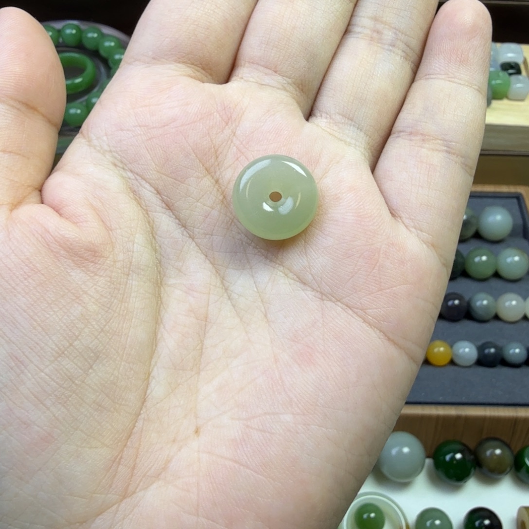 未镶嵌和田玉珠宝半成品青海翠青小扣子