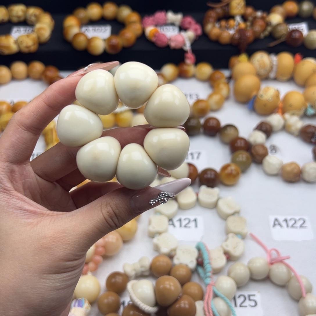 白玉菩提吊坠心****°全品