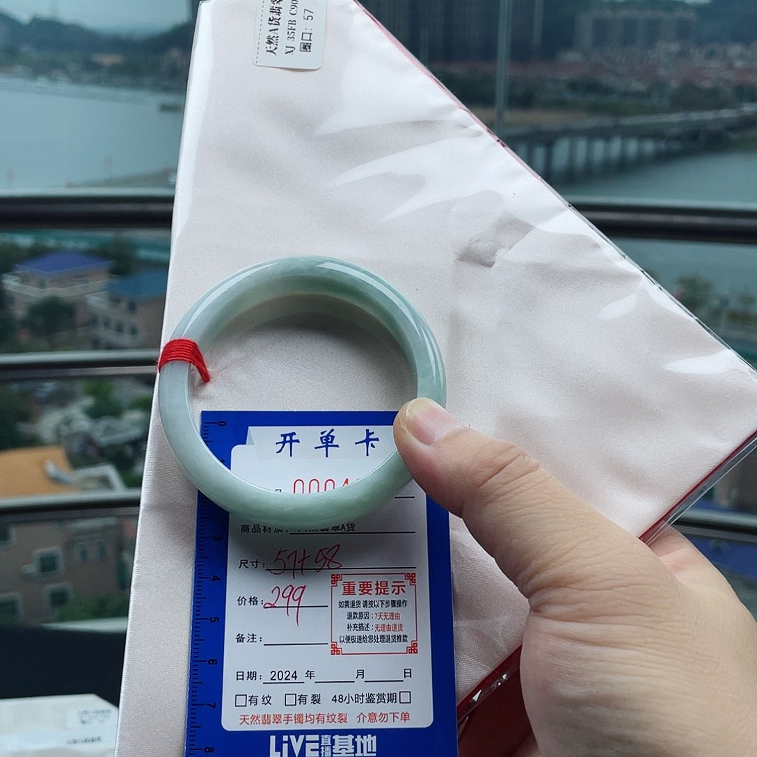 翡翠手镯未镶嵌翡翠