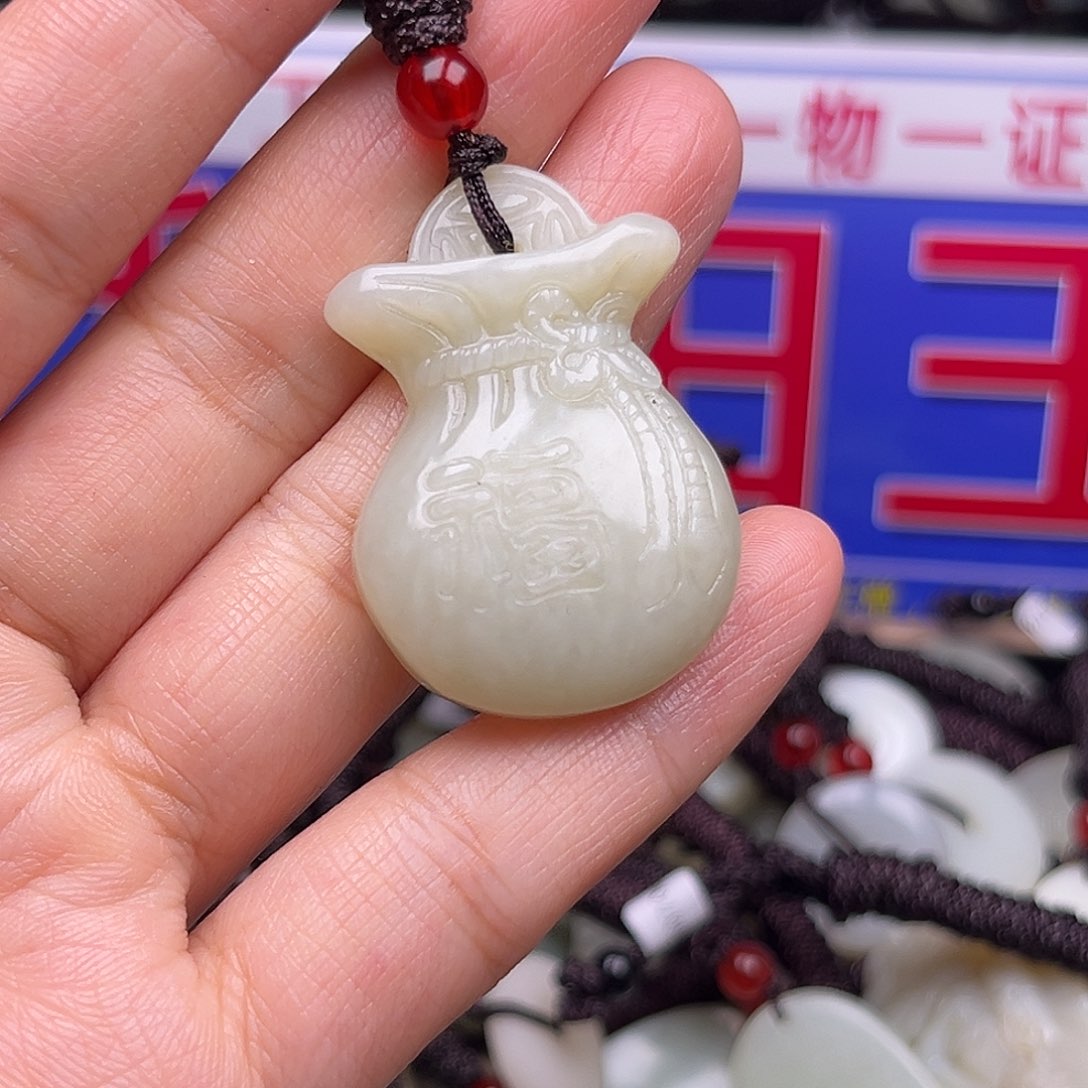 颈饰未镶嵌和田玉