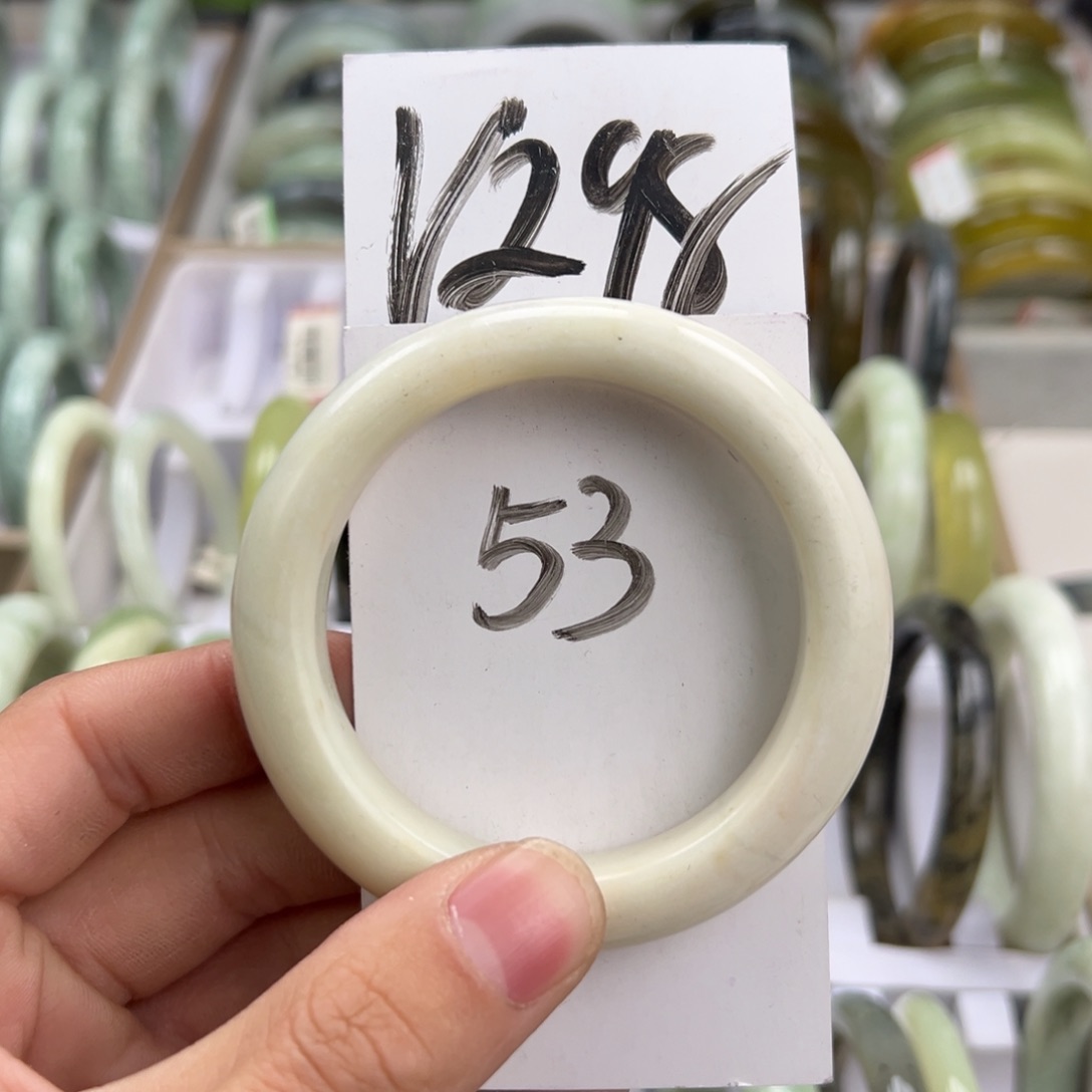 岫玉手镯未镶嵌天然岫玉微瑕