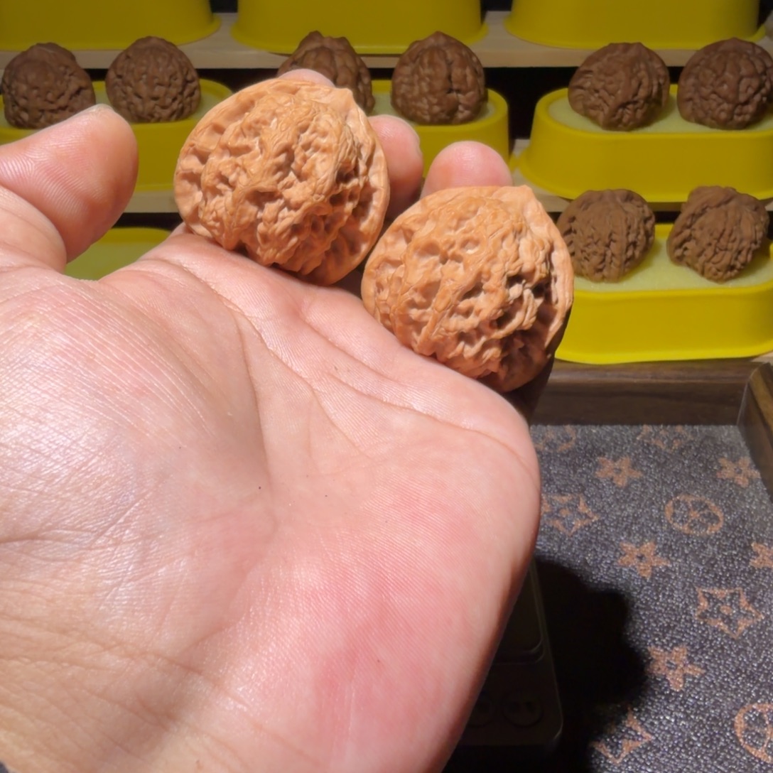 吊坠文玩核桃梨木台