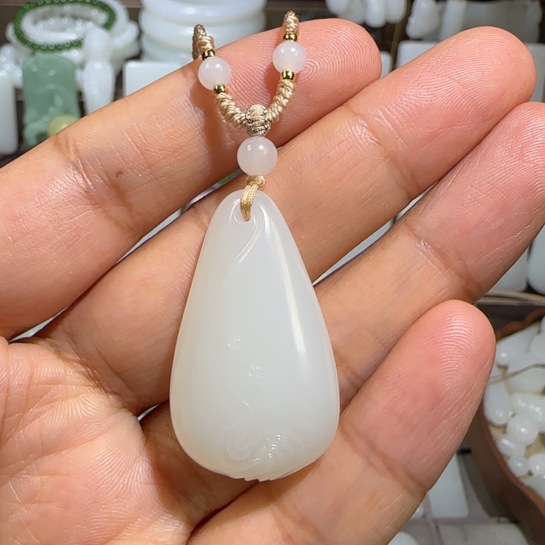 颈饰未镶嵌和田玉