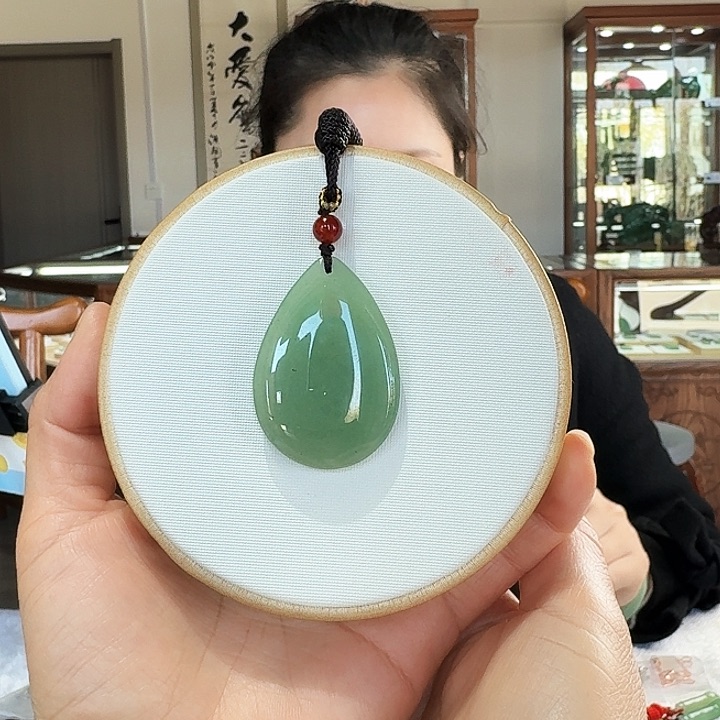 密玉（石英质玉）吊坠合金