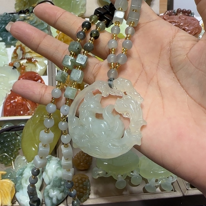 蛇纹石玉吊坠未镶嵌