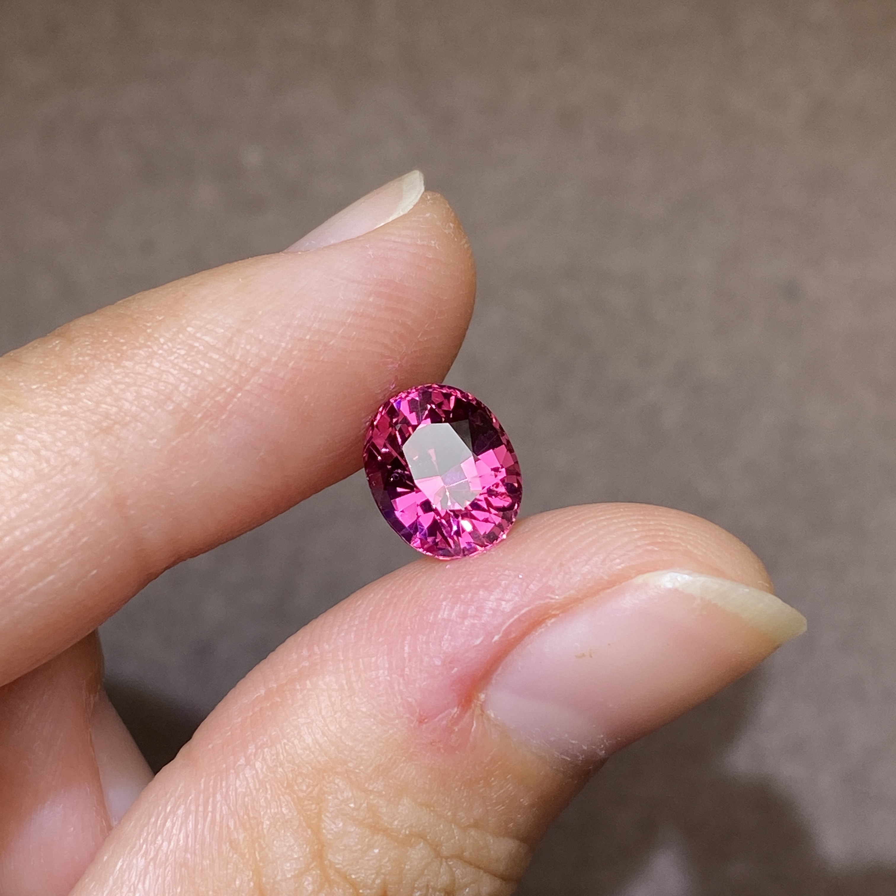 25A016 马亨盖尖晶宝石（Hot Pink，Vibrant- Billiance） 2.07克拉