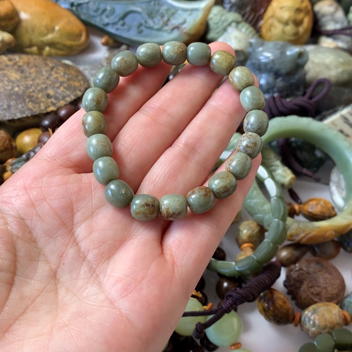 未镶嵌岫岩河磨玉（透闪石质玉）挂件