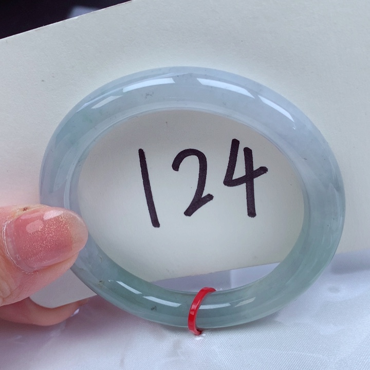 翡翠手镯未镶嵌翡翠