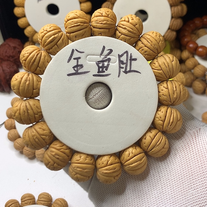 L***°桃核吊坠19尺金鱼肚桃核