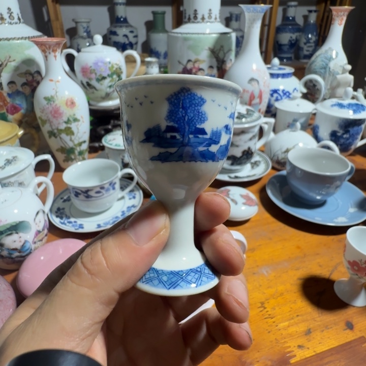 爱***滑摆件景德镇陶瓷艺术