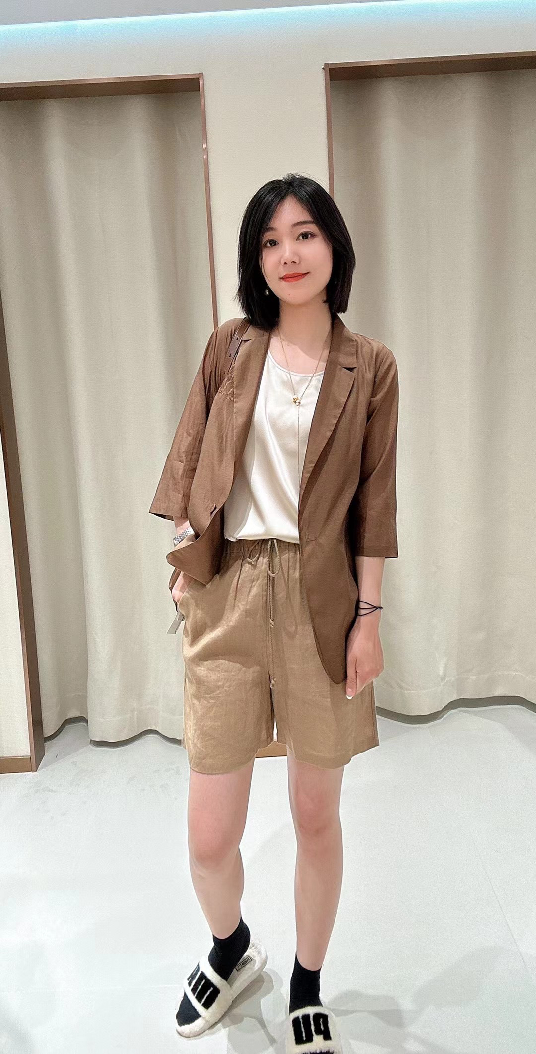 华诺二楼恩宝莉夏款西服