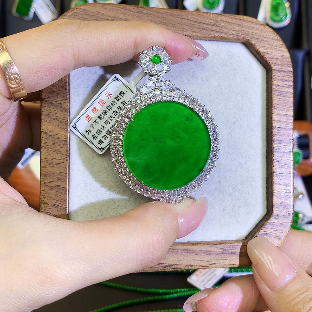 翡翠颈饰银S925镶嵌辛*天然翡翠无事牌