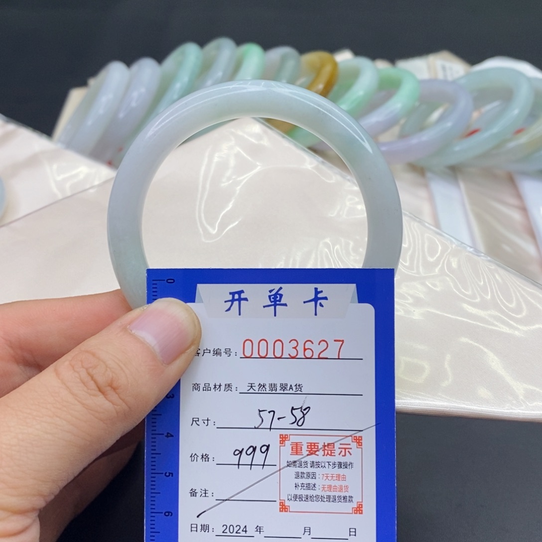 翡翠手镯未镶嵌?****包翡翠