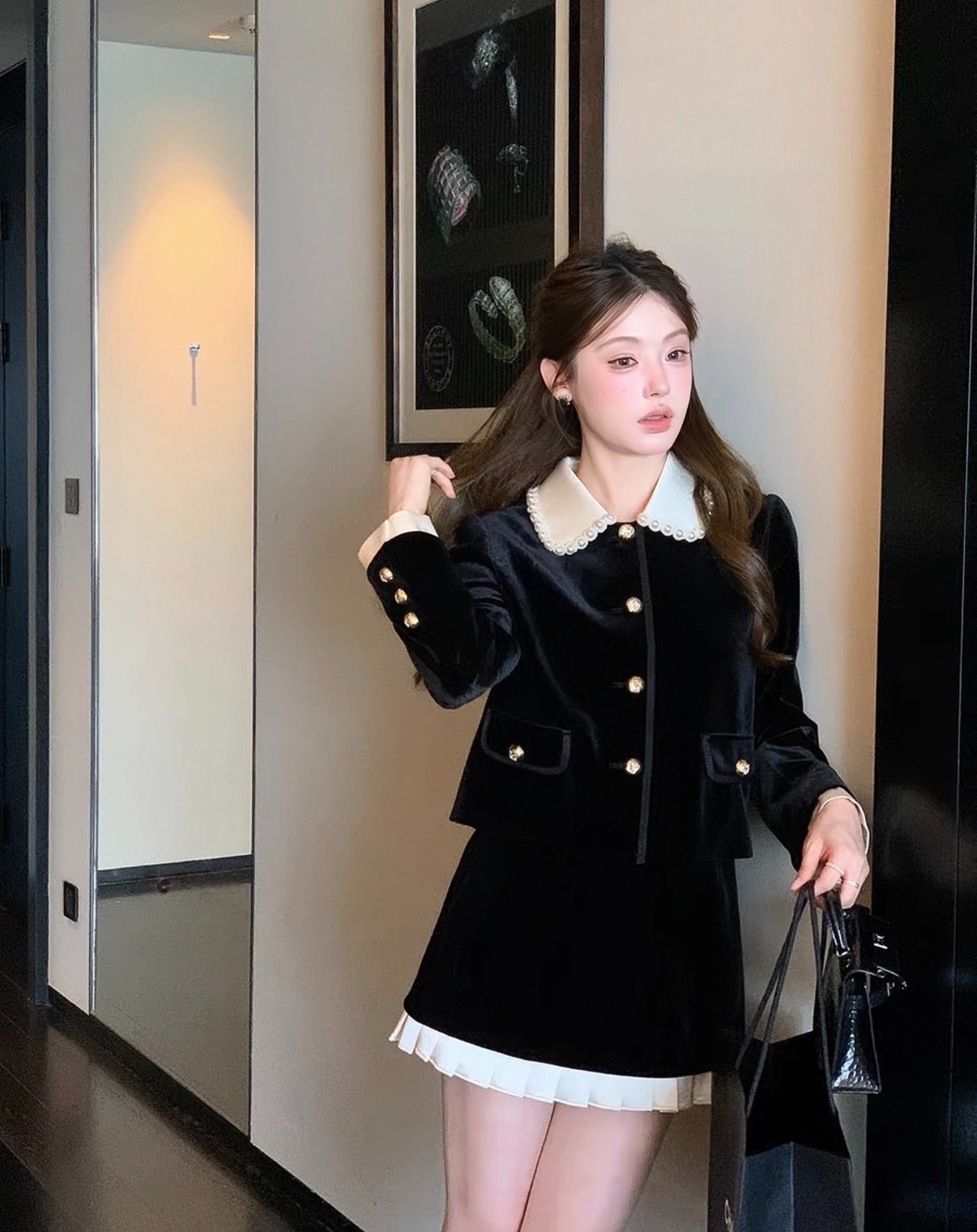 大方得体两件套装2025秋新款撞色钉珠领黑色丝绒短外套拼接半身裙