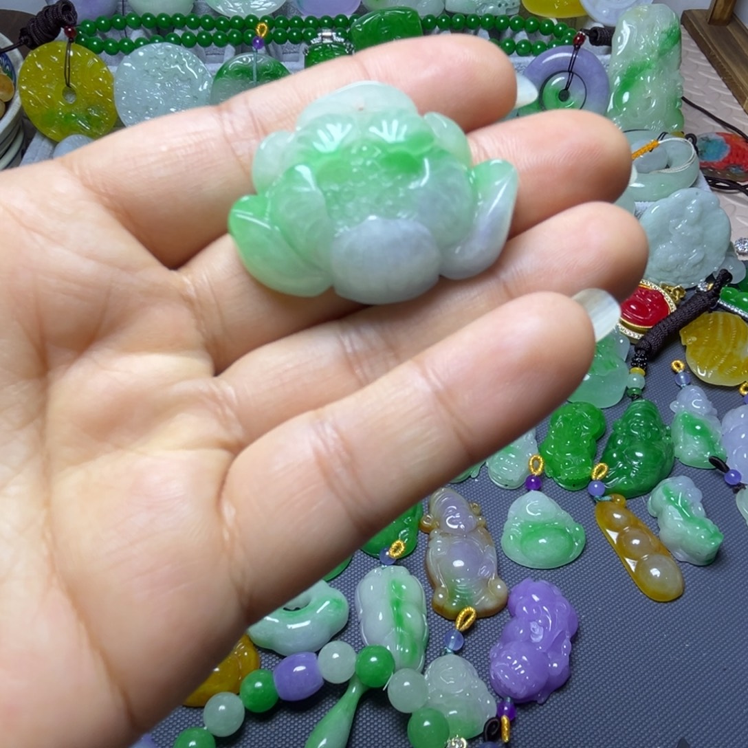 翡翠未镶嵌颈饰吊坠