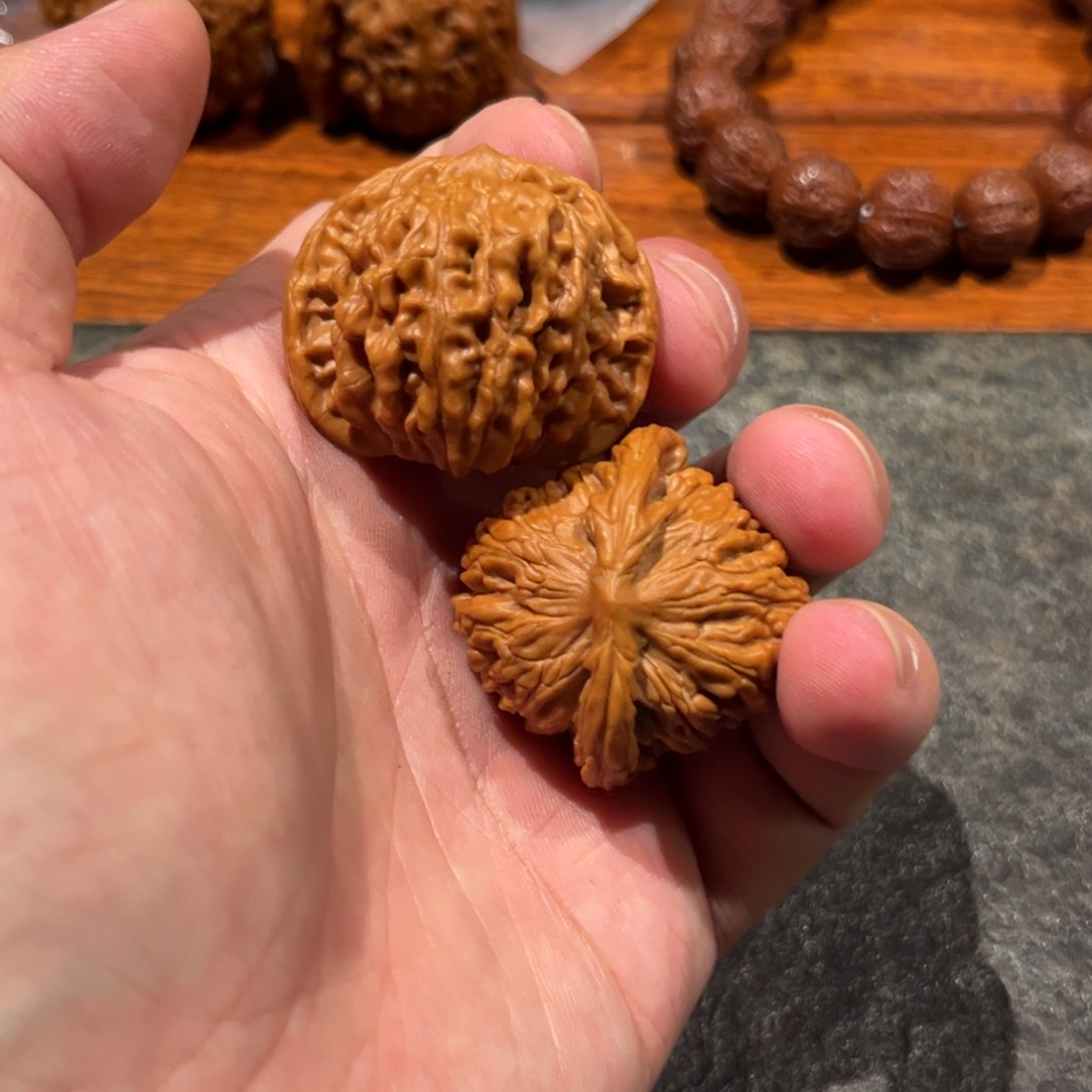 桃核把件?**式狮子头核桃