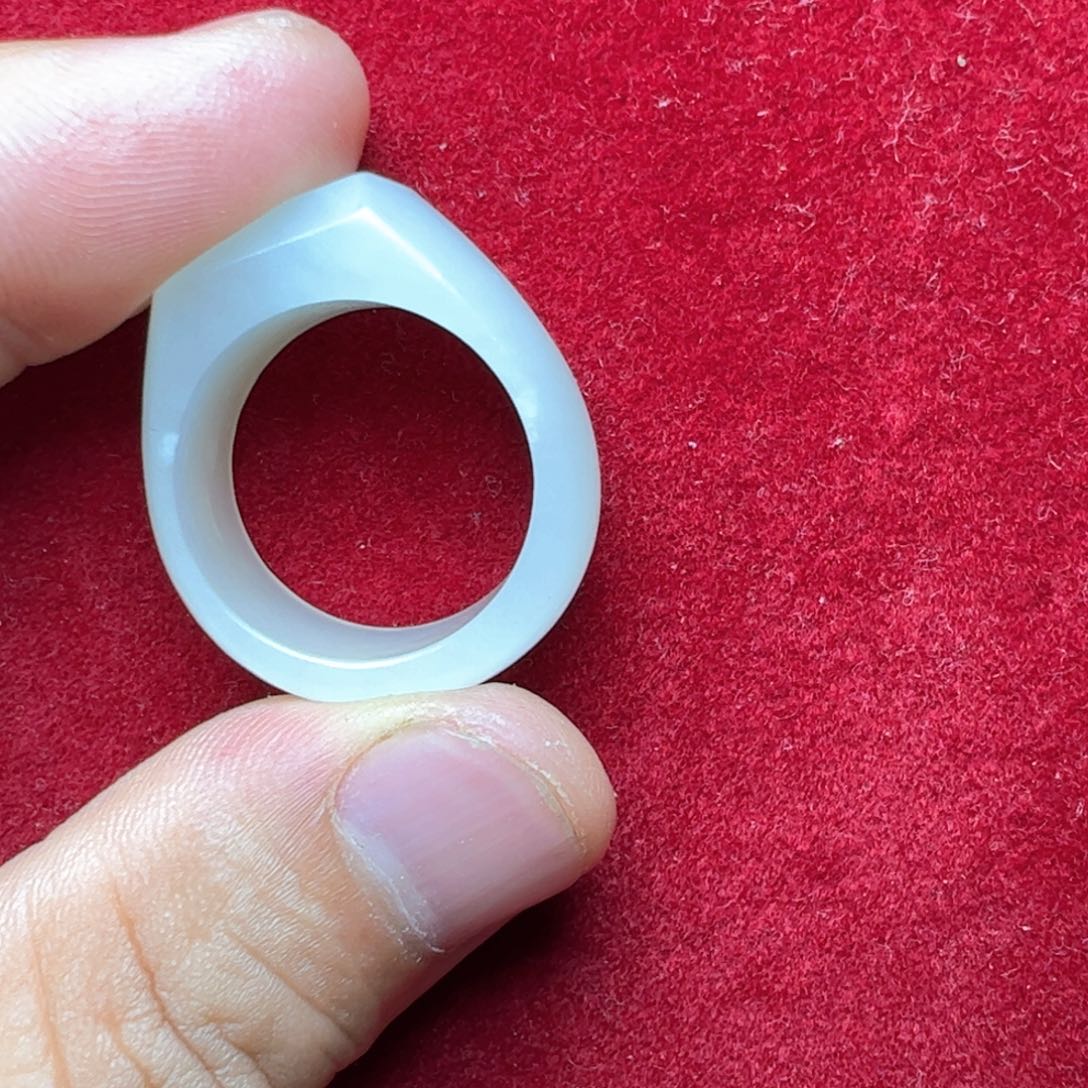 贝***德和田玉未镶嵌颈饰