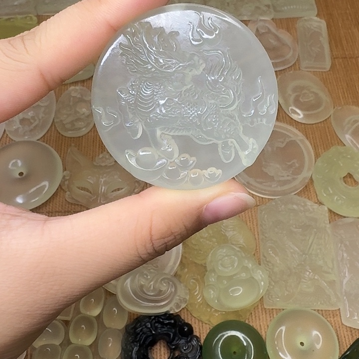 蛇纹石玉未镶嵌颈饰