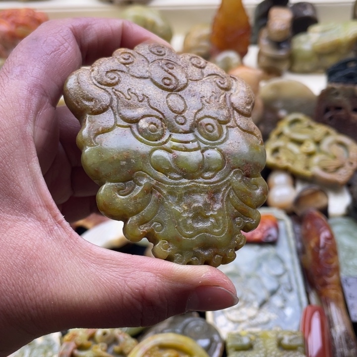 蛇纹石玉颈饰未镶嵌鲁**盟