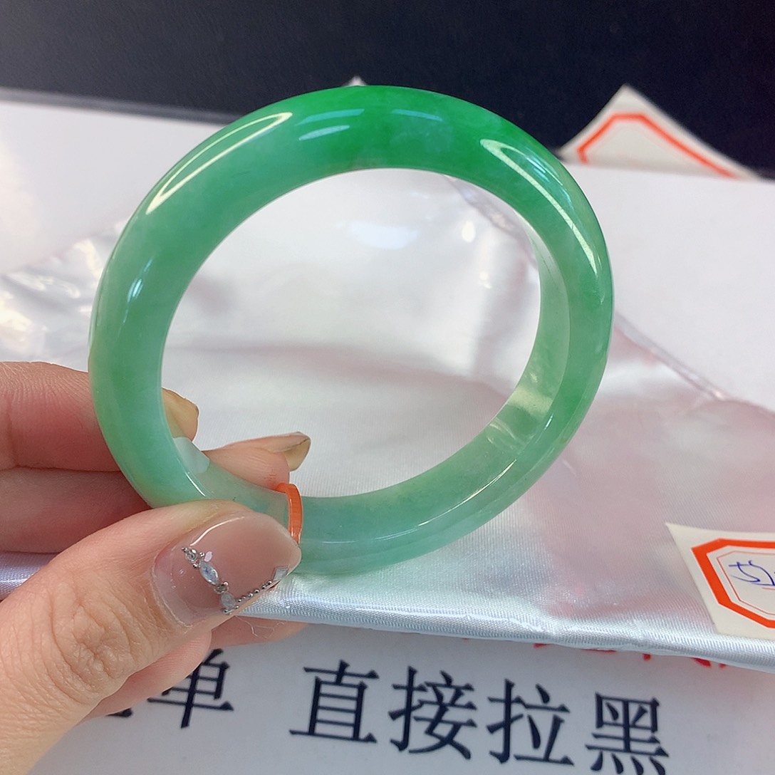 翡翠手镯未镶嵌天然翡翠A货437