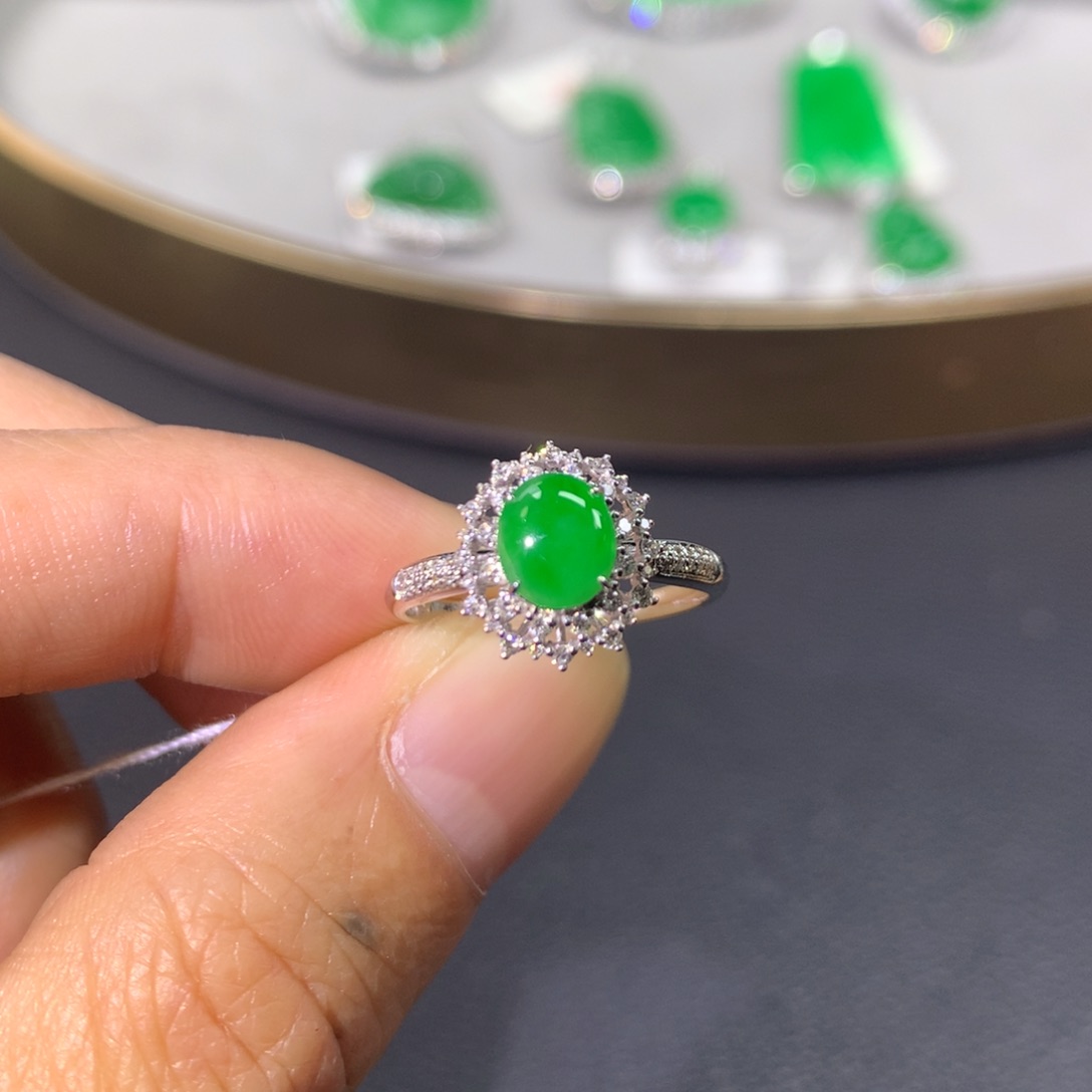 翡翠戒指18K金镶嵌翡翠