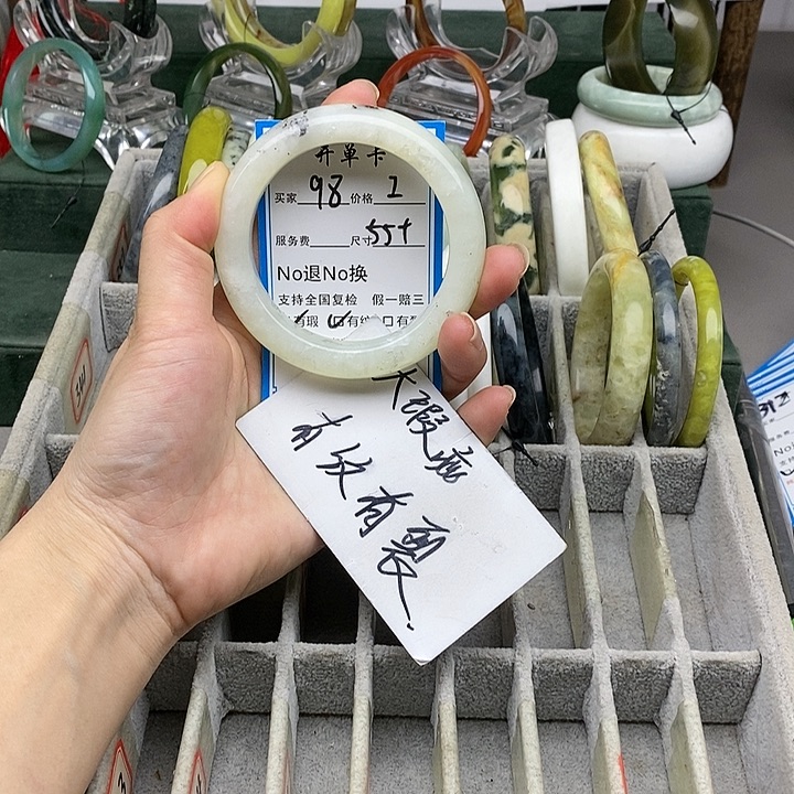 蛇纹石玉未镶嵌手镯