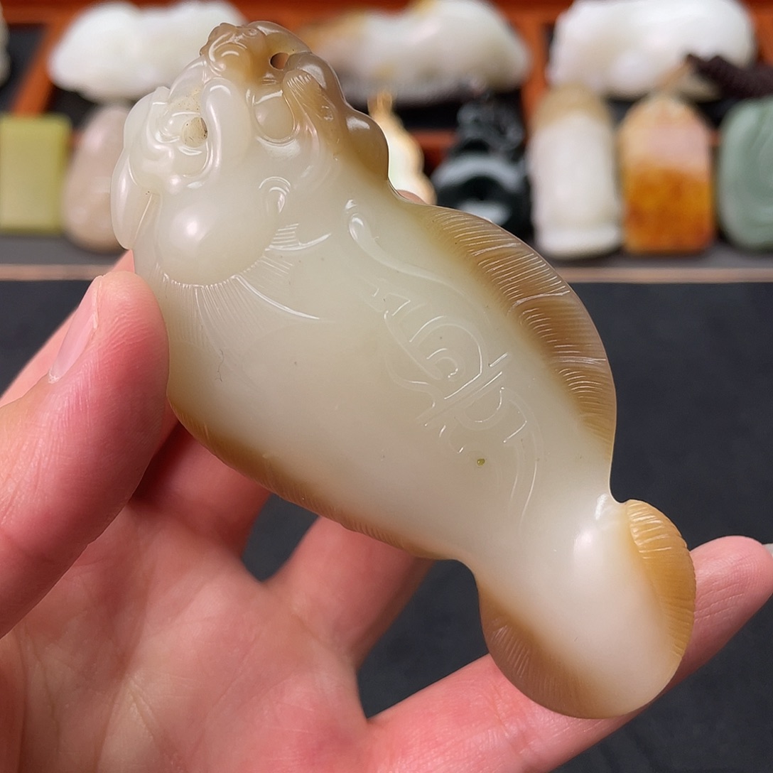 和田玉未镶嵌把件