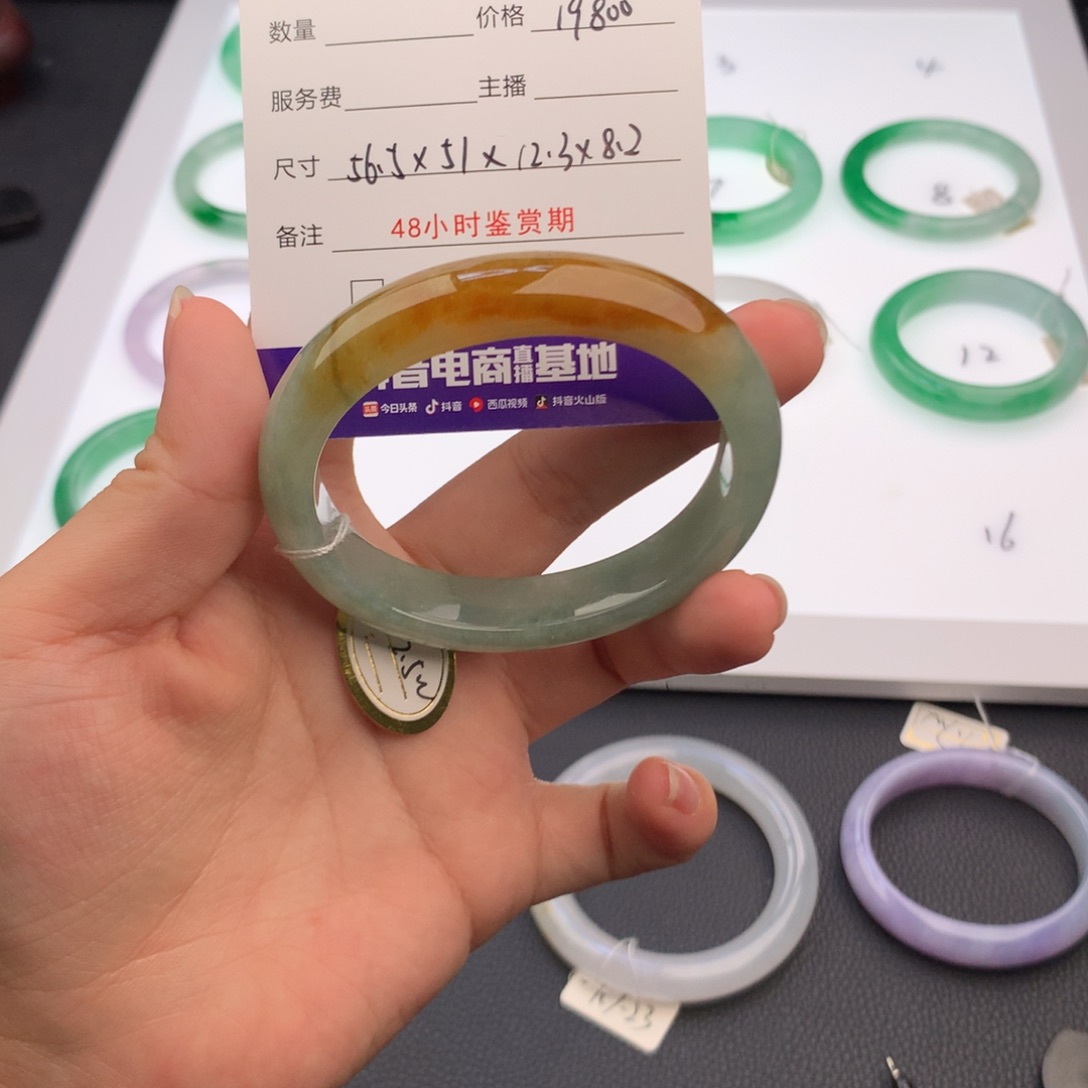 翡翠手镯未镶嵌翡翠手镯