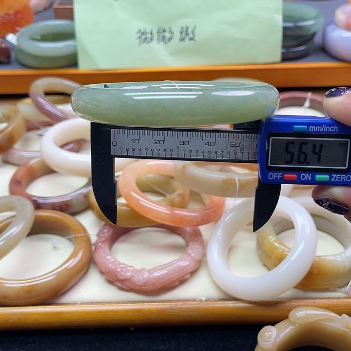 未镶嵌手镯石英质玉