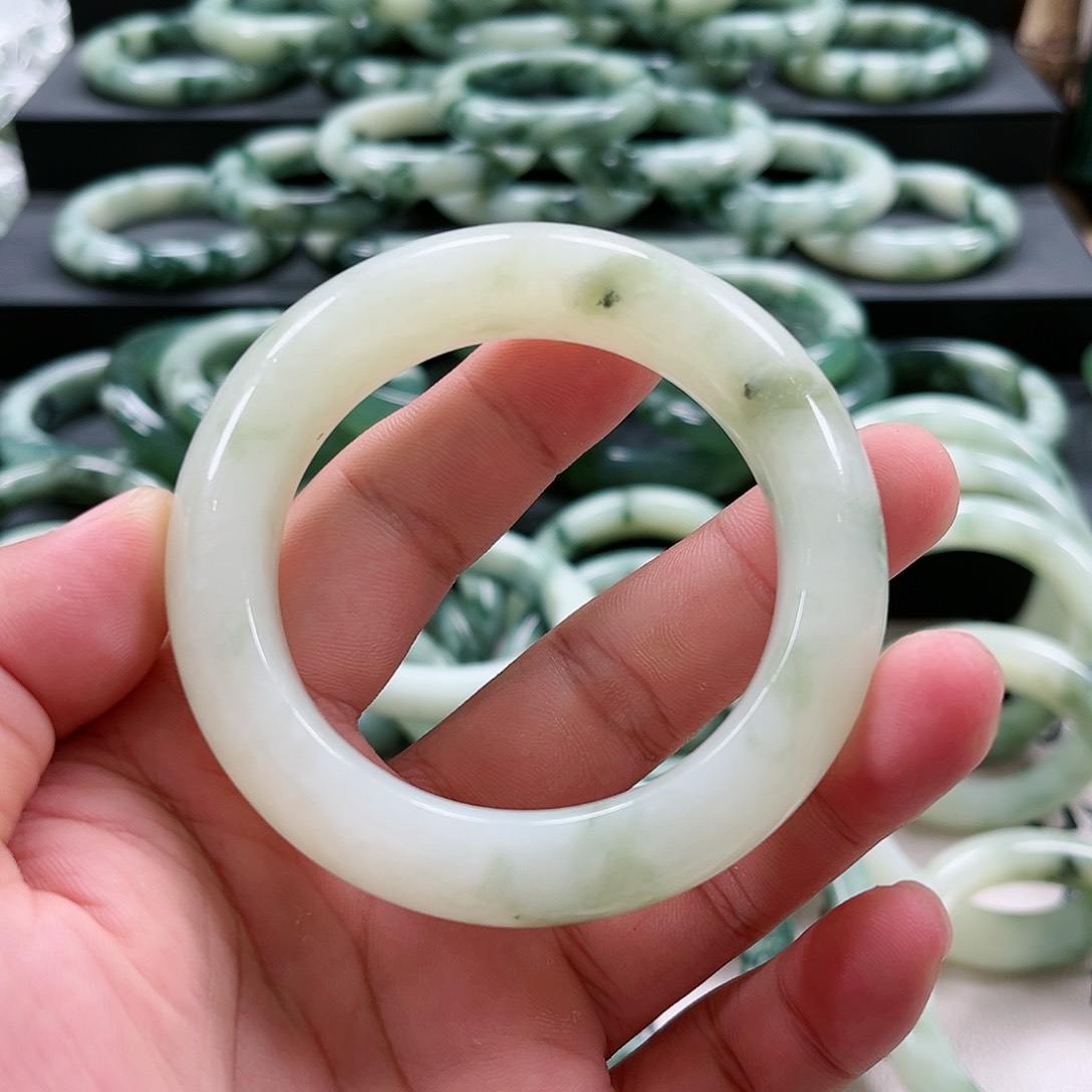 【闪购商品】透闪石-蛇纹石玉未镶嵌手镯绿*