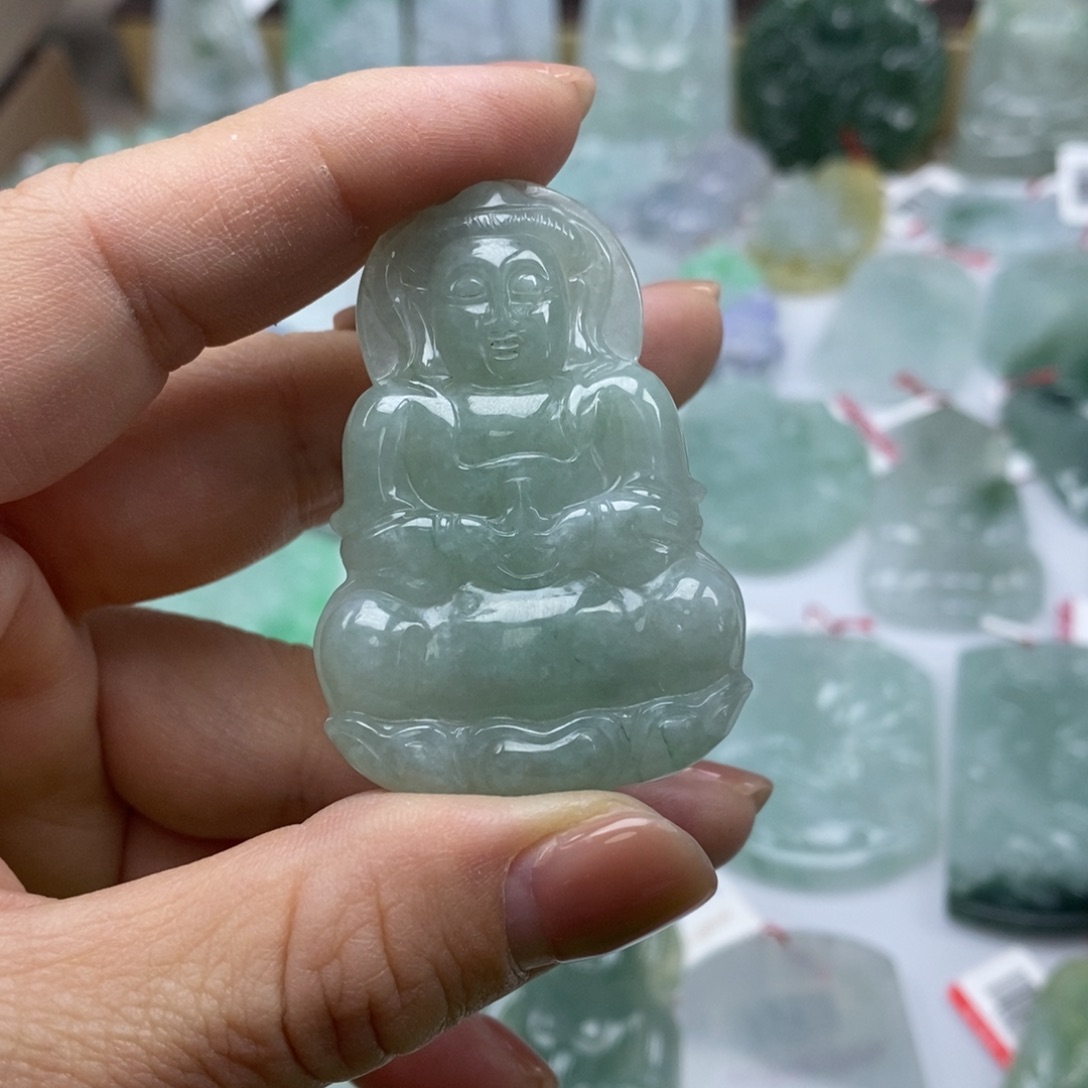 颈饰未镶嵌翡翠观音 