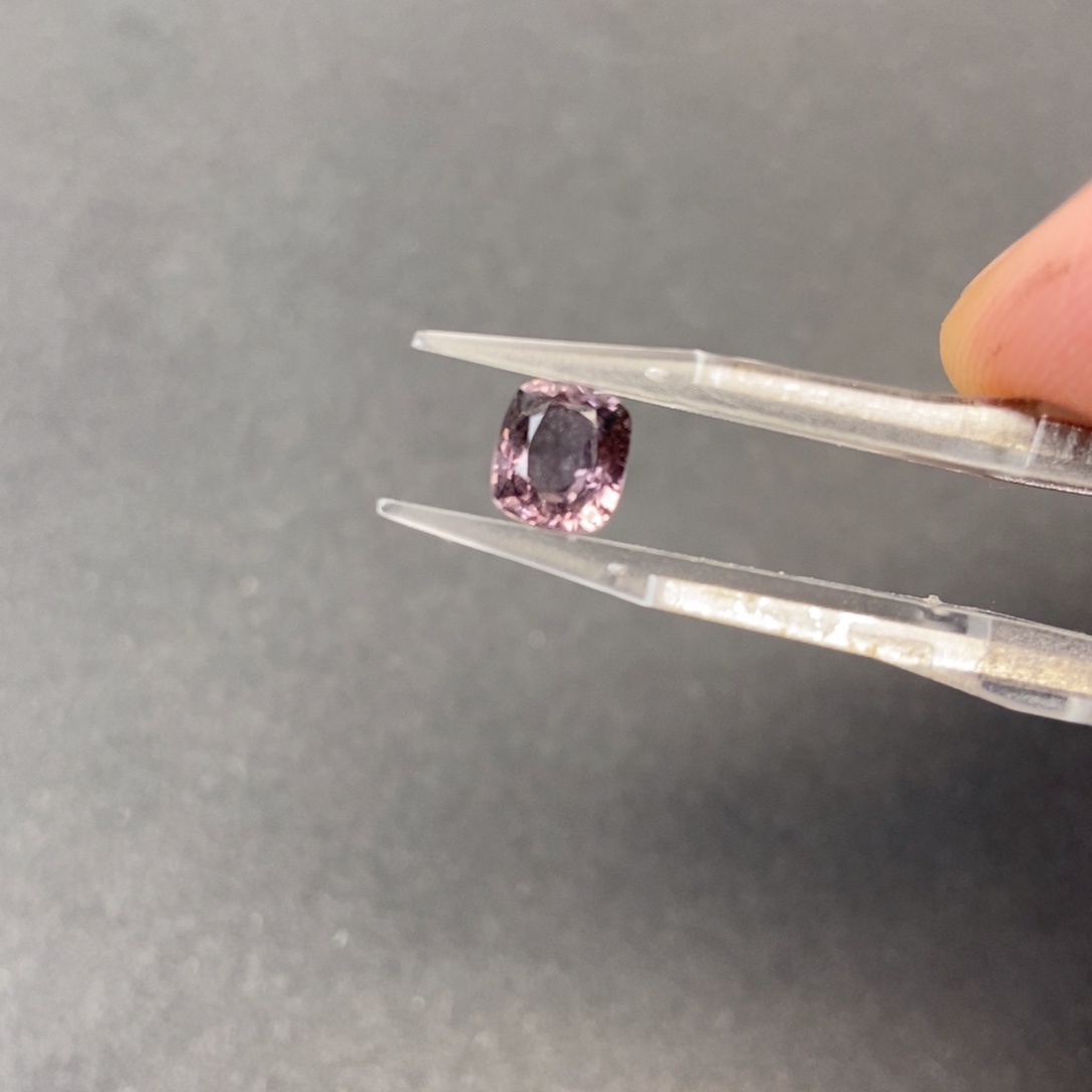 尖晶石裸石未镶嵌